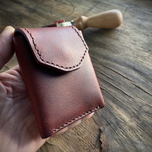Χειροποίητο Δερμάτινο Πορτοφόλι – Full‑Grain Leather, Compact 8×10,5 cm, Με Θήκη Κερμάτων